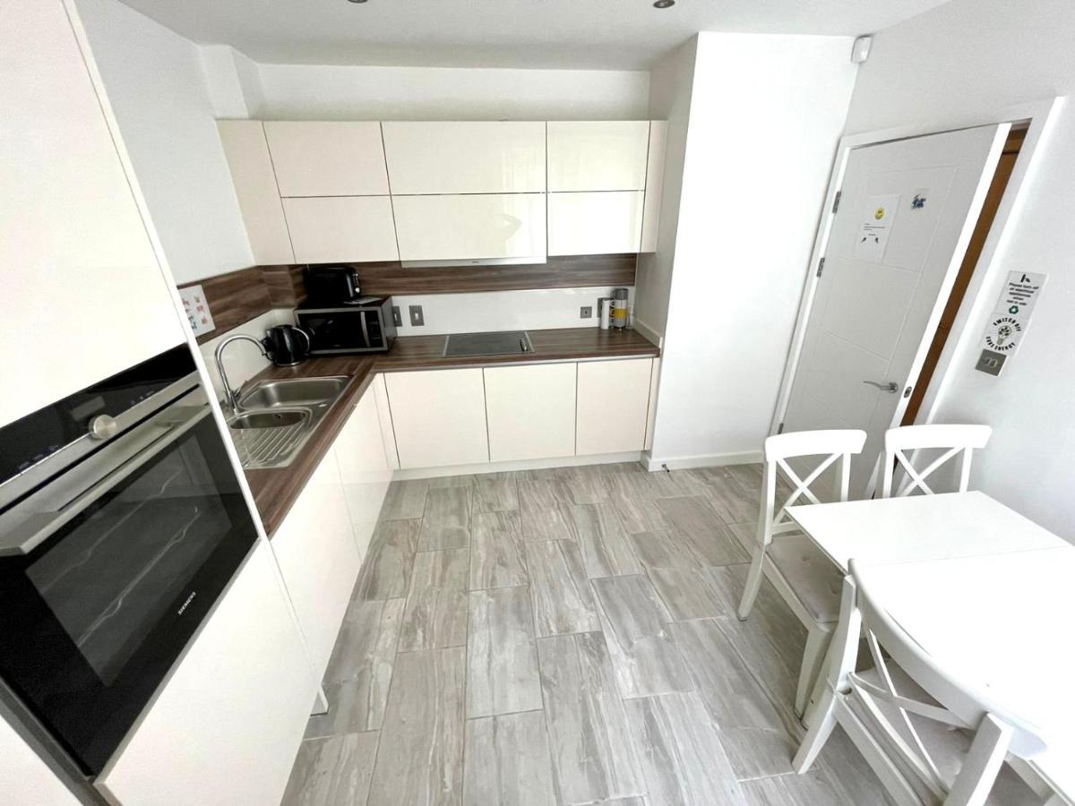 London Stratford Luxury House, 5 Minutes Walk Station, Westfield, 3 Bedrooms 3 Bathrooms, Reception, Garden, Parking מראה חיצוני תמונה