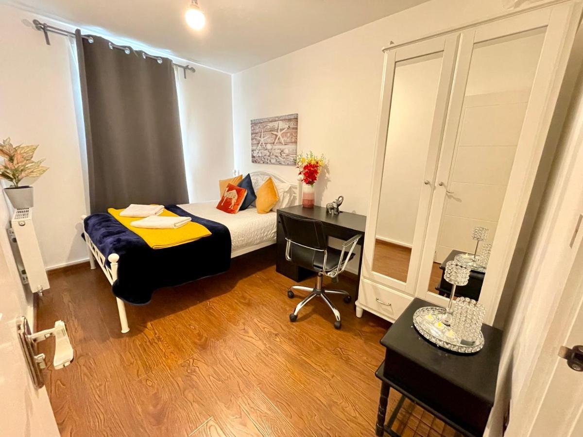 London Stratford Luxury House, 5 Minutes Walk Station, Westfield, 3 Bedrooms 3 Bathrooms, Reception, Garden, Parking מראה חיצוני תמונה