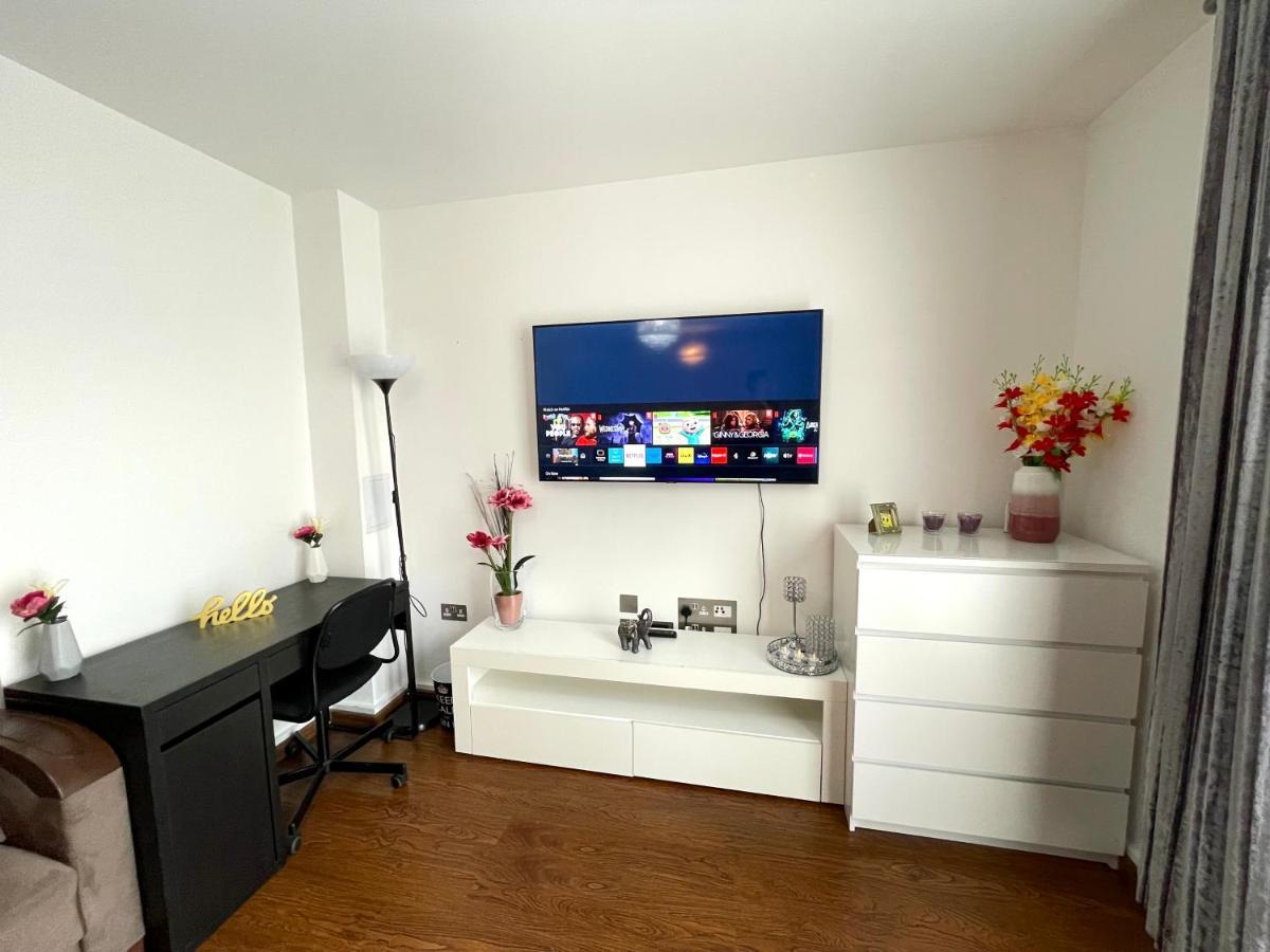 London Stratford Luxury House, 5 Minutes Walk Station, Westfield, 3 Bedrooms 3 Bathrooms, Reception, Garden, Parking מראה חיצוני תמונה