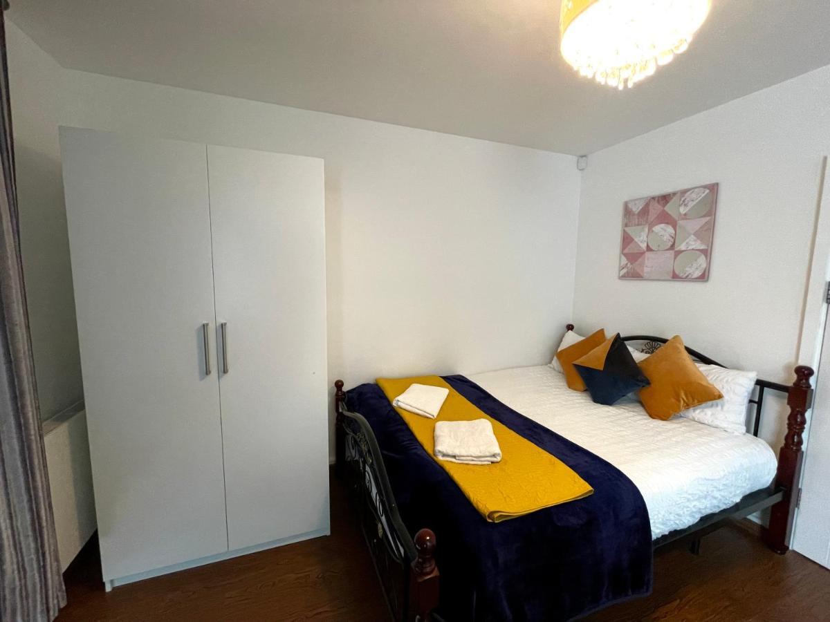 London Stratford Luxury House, 5 Minutes Walk Station, Westfield, 3 Bedrooms 3 Bathrooms, Reception, Garden, Parking מראה חיצוני תמונה