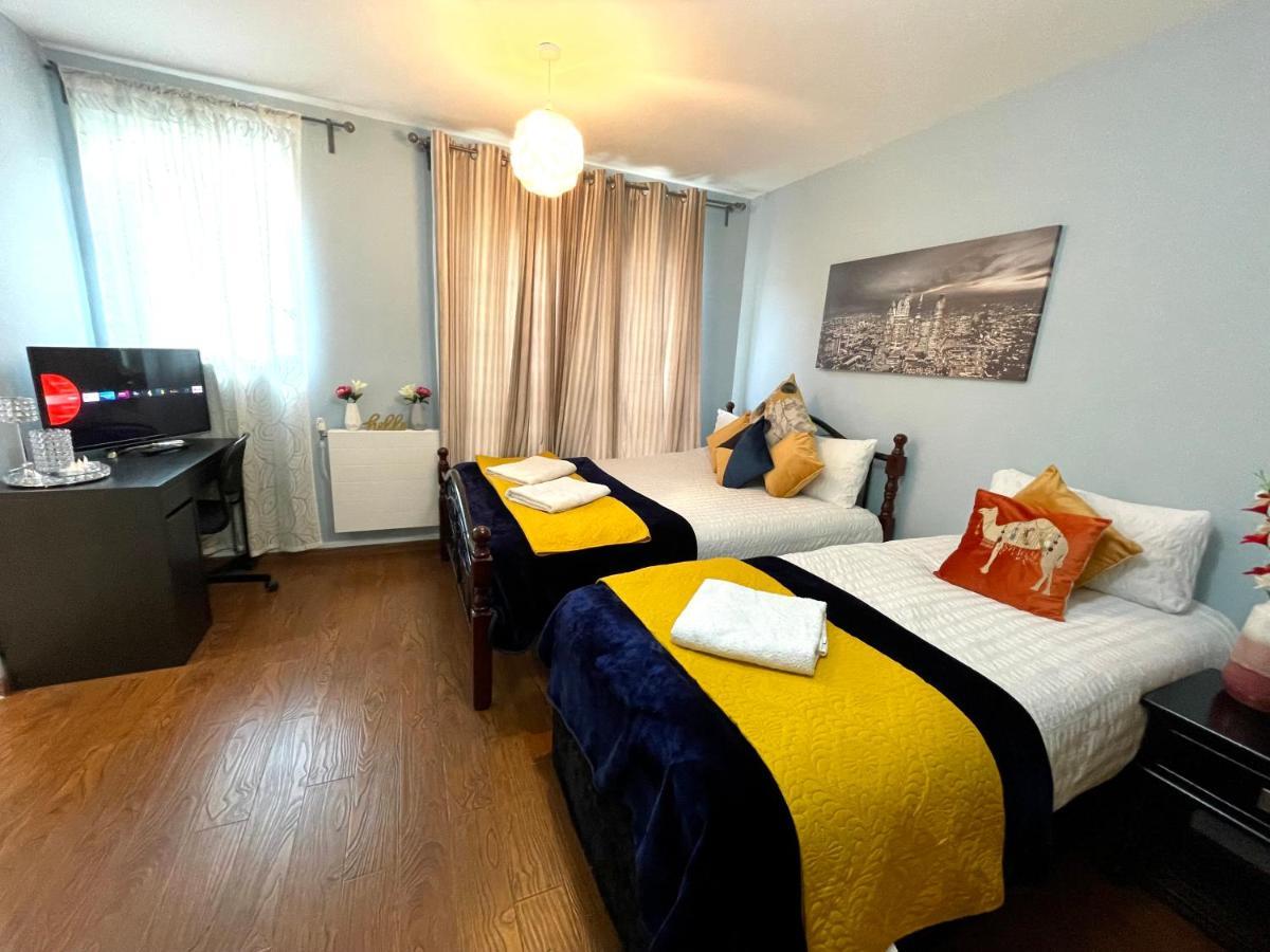 London Stratford Luxury House, 5 Minutes Walk Station, Westfield, 3 Bedrooms 3 Bathrooms, Reception, Garden, Parking מראה חיצוני תמונה