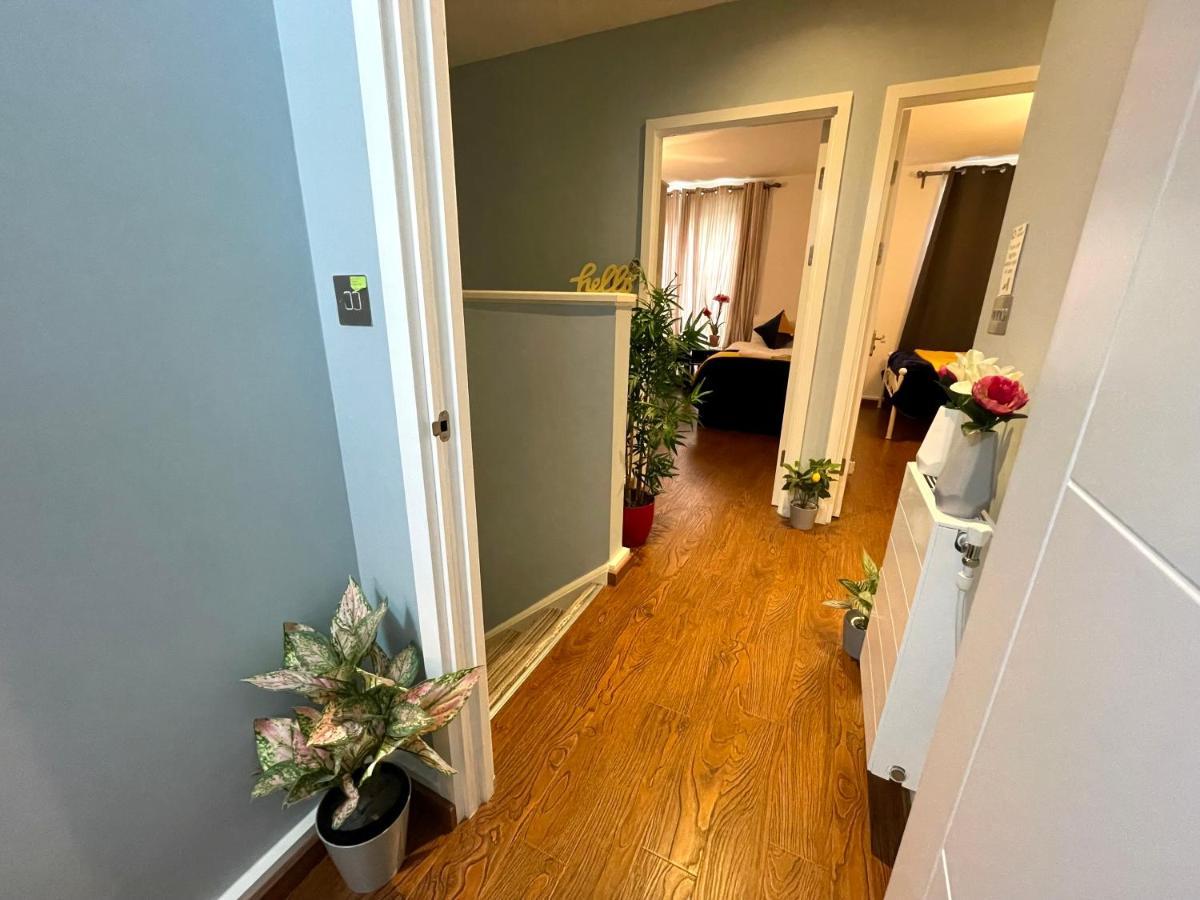 London Stratford Luxury House, 5 Minutes Walk Station, Westfield, 3 Bedrooms 3 Bathrooms, Reception, Garden, Parking מראה חיצוני תמונה
