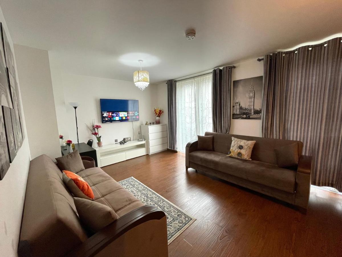 London Stratford Luxury House, 5 Minutes Walk Station, Westfield, 3 Bedrooms 3 Bathrooms, Reception, Garden, Parking מראה חיצוני תמונה