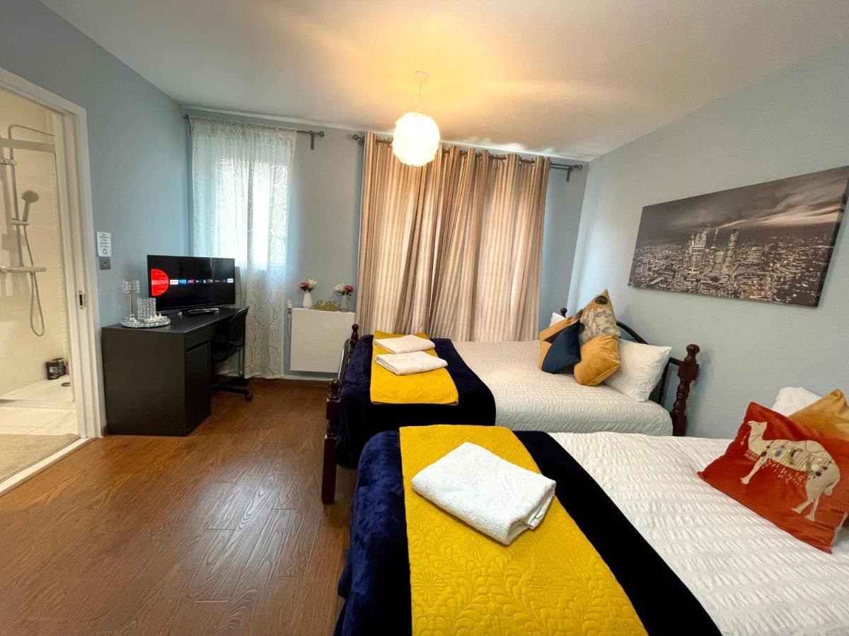 London Stratford Luxury House, 5 Minutes Walk Station, Westfield, 3 Bedrooms 3 Bathrooms, Reception, Garden, Parking מראה חיצוני תמונה