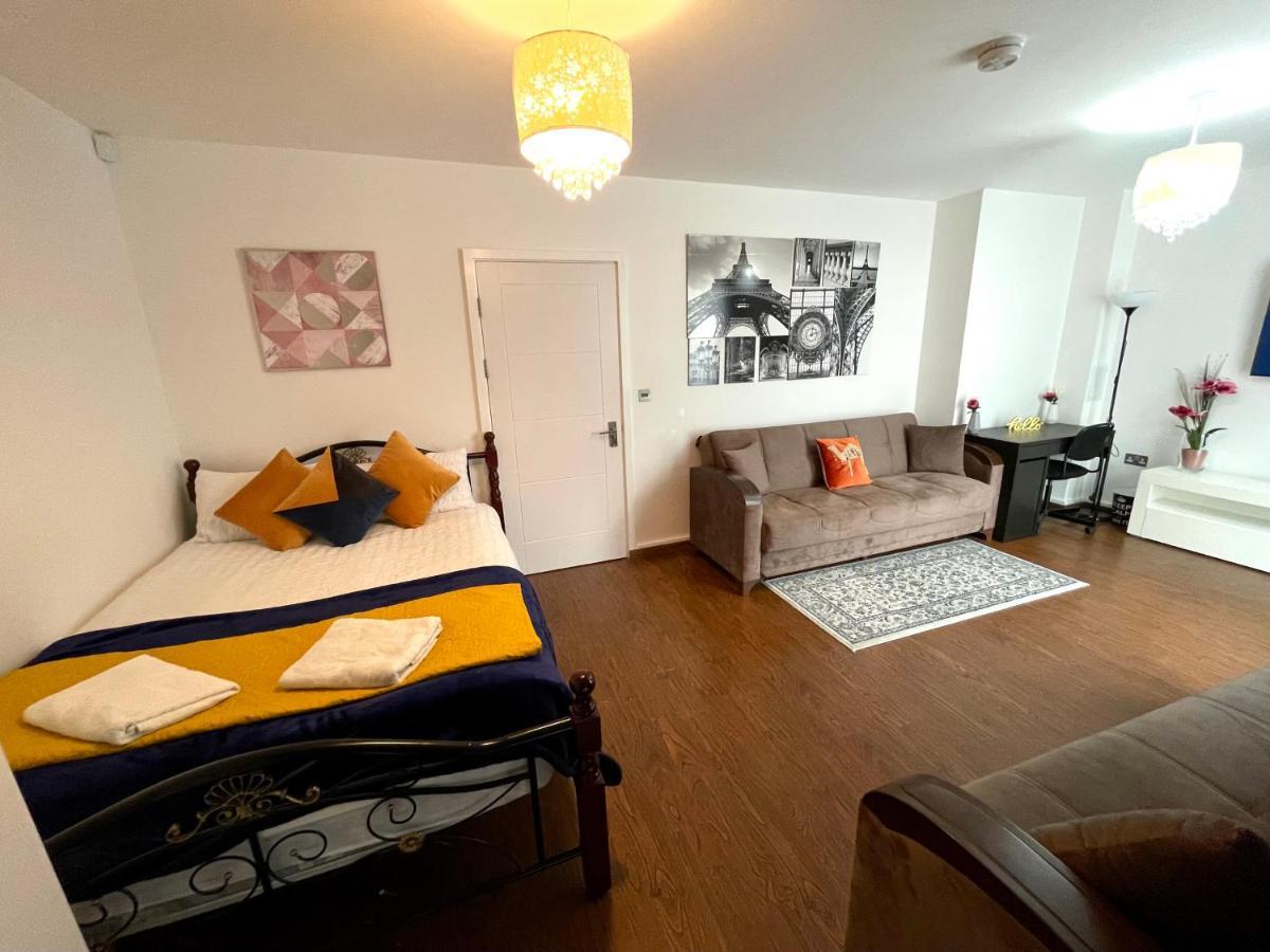 London Stratford Luxury House, 5 Minutes Walk Station, Westfield, 3 Bedrooms 3 Bathrooms, Reception, Garden, Parking מראה חיצוני תמונה