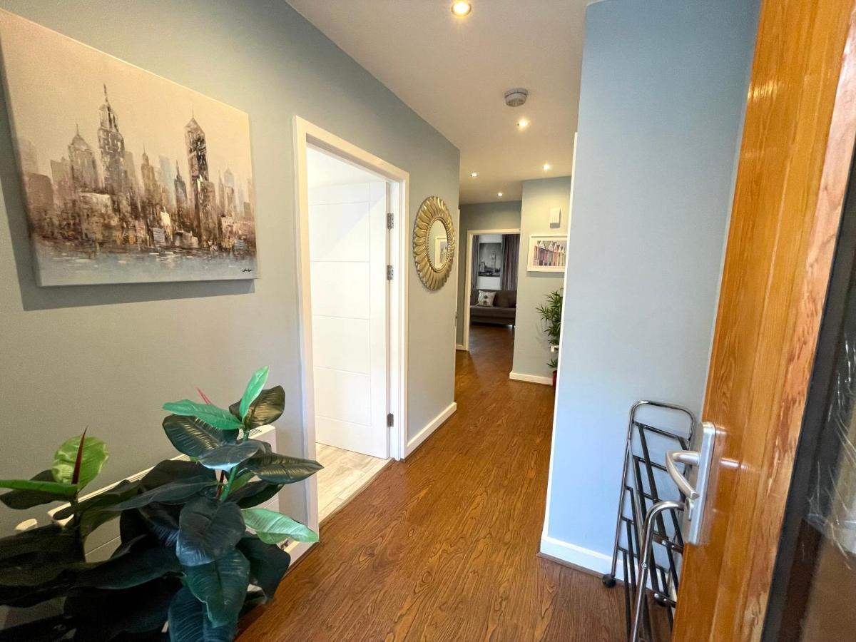 London Stratford Luxury House, 5 Minutes Walk Station, Westfield, 3 Bedrooms 3 Bathrooms, Reception, Garden, Parking מראה חיצוני תמונה