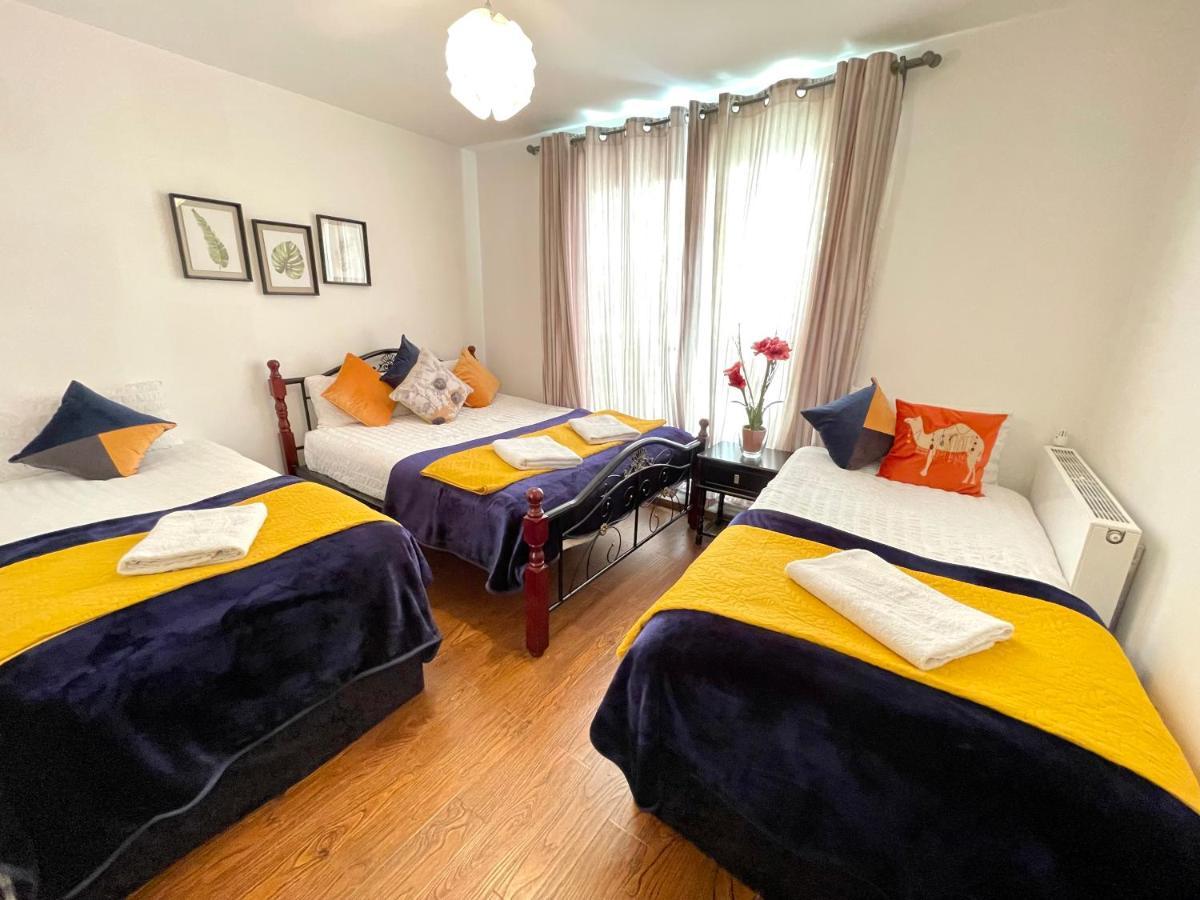 London Stratford Luxury House, 5 Minutes Walk Station, Westfield, 3 Bedrooms 3 Bathrooms, Reception, Garden, Parking מראה חיצוני תמונה