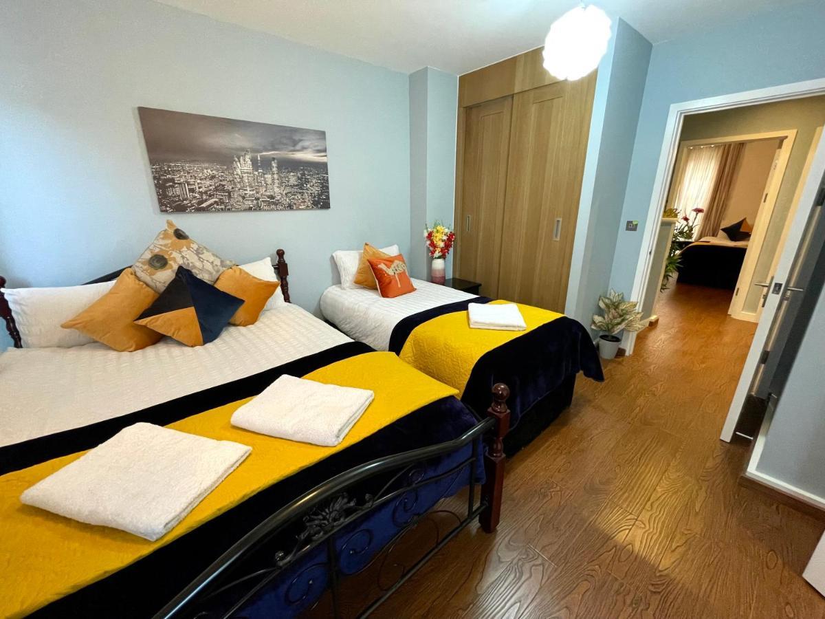 London Stratford Luxury House, 5 Minutes Walk Station, Westfield, 3 Bedrooms 3 Bathrooms, Reception, Garden, Parking מראה חיצוני תמונה