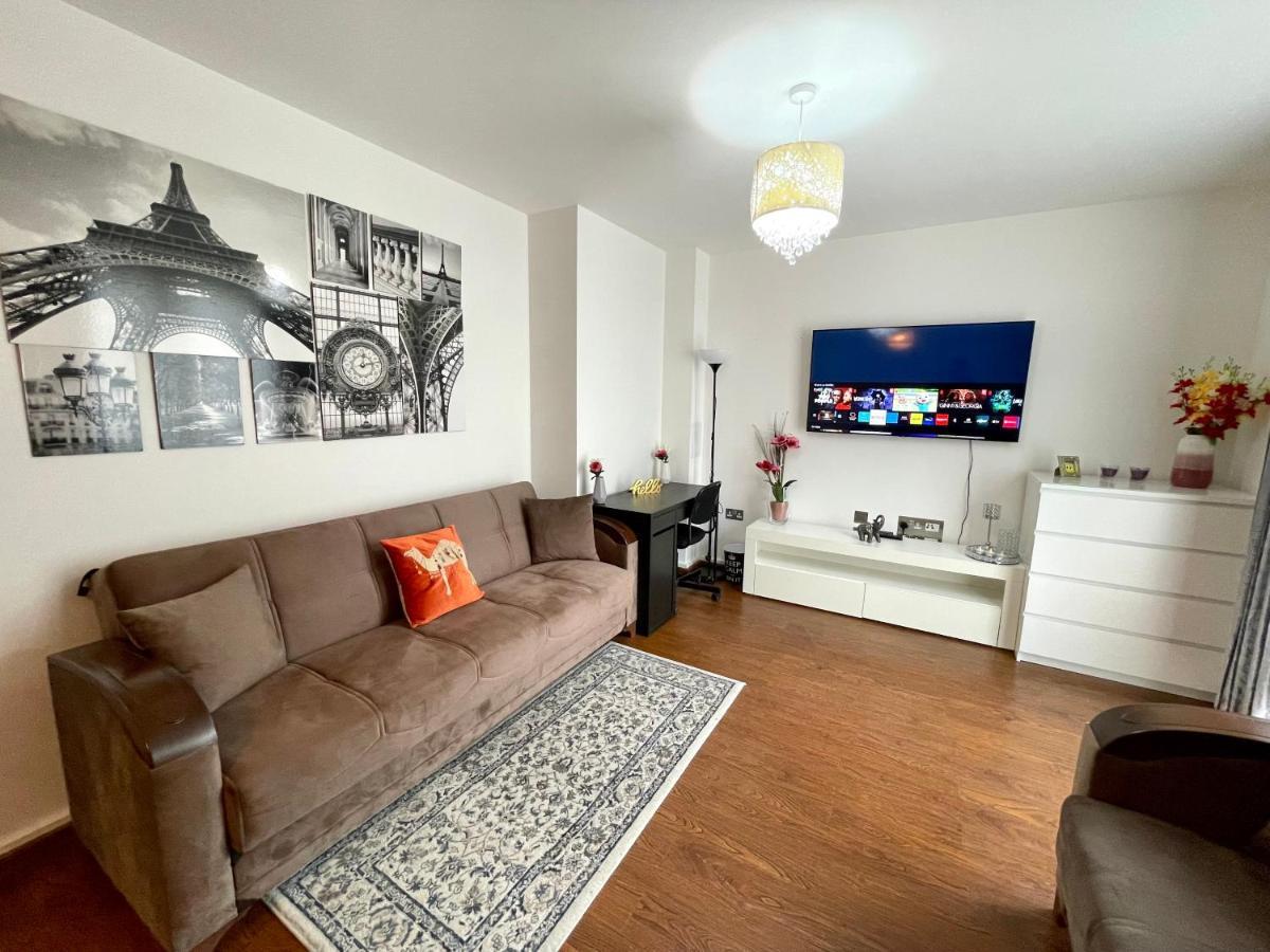 London Stratford Luxury House, 5 Minutes Walk Station, Westfield, 3 Bedrooms 3 Bathrooms, Reception, Garden, Parking מראה חיצוני תמונה
