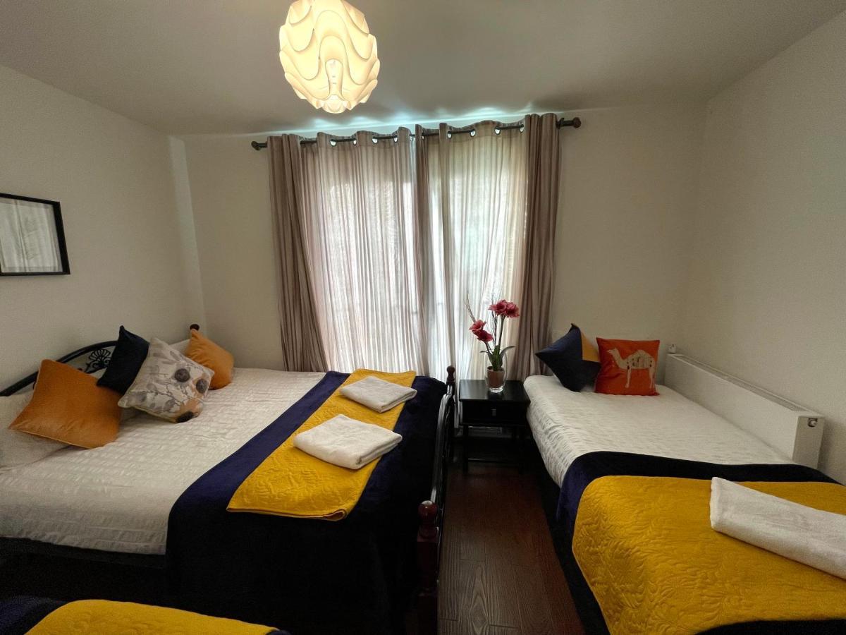 London Stratford Luxury House, 5 Minutes Walk Station, Westfield, 3 Bedrooms 3 Bathrooms, Reception, Garden, Parking מראה חיצוני תמונה
